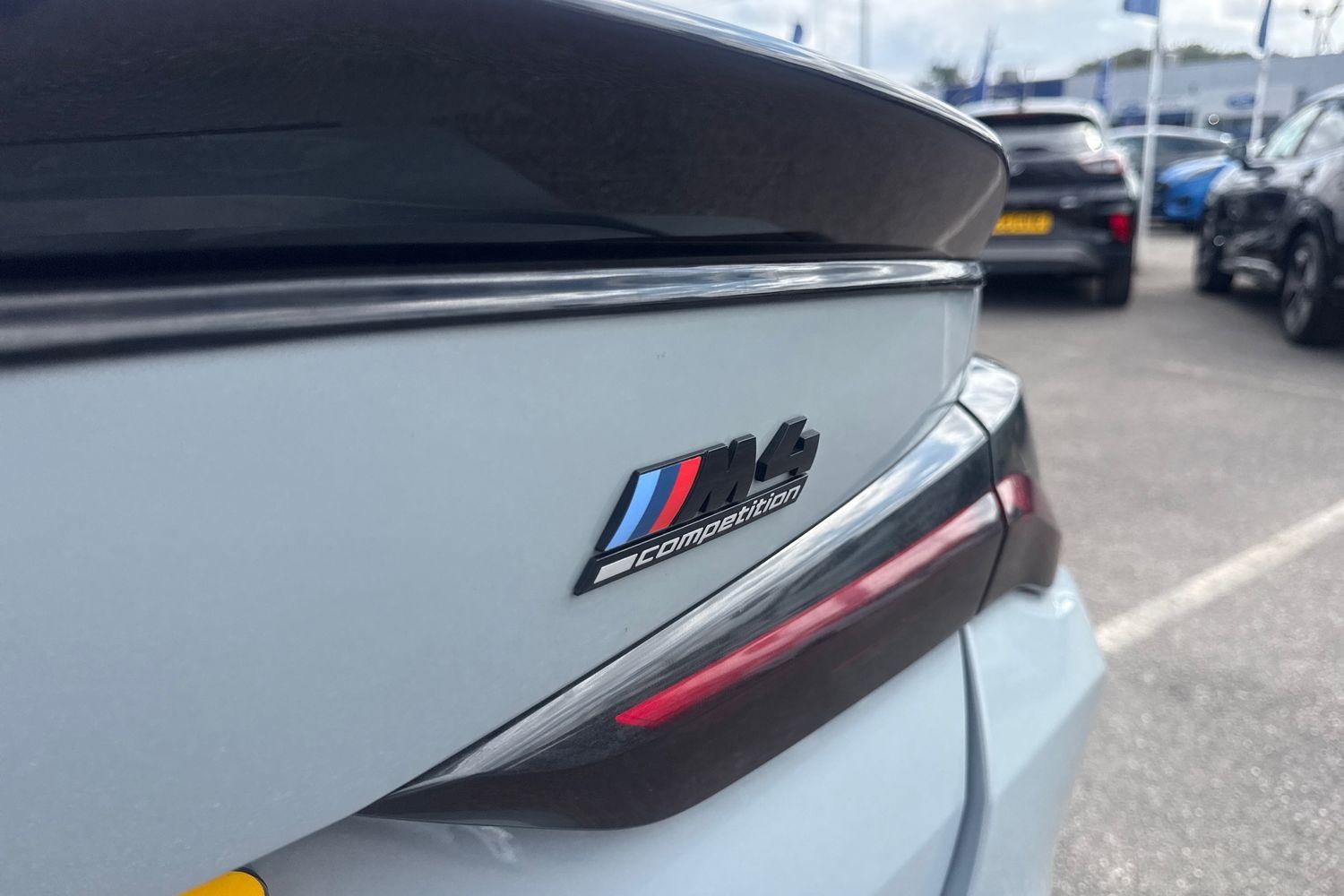 BMW M4 Photo 38