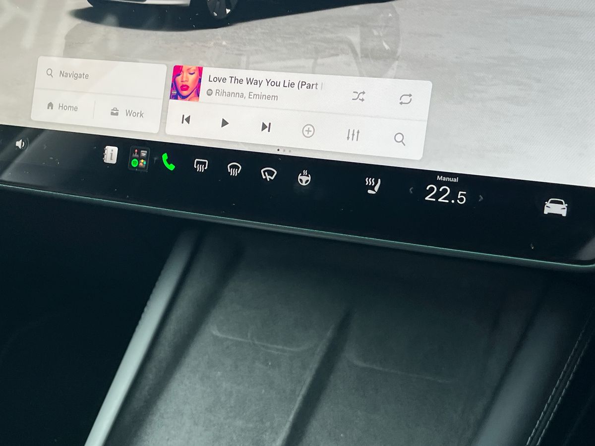 TESLA Model 3 Photo 40