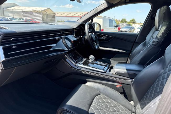 AUDI Q7 Photo 26