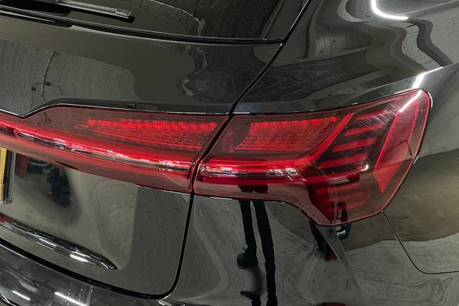 Audi Q8 E-Tron Photo 18