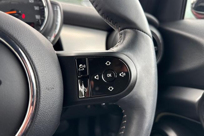 MINI Hatch Photo 17