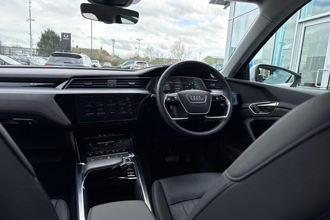 Audi Q8 Photo 34