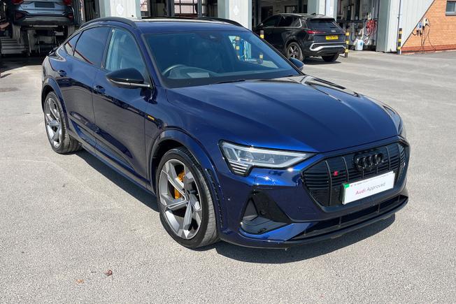 AUDI E-Tron S Photo 21