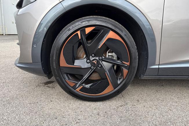 CUPRA Tavascan Photo 26