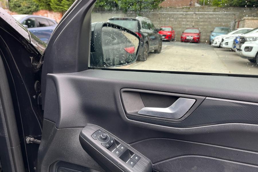 Ford KUGA Photo autoimg-45d1e600b3dfe4d3f9a257f83d54db53c6418f63.jpg
