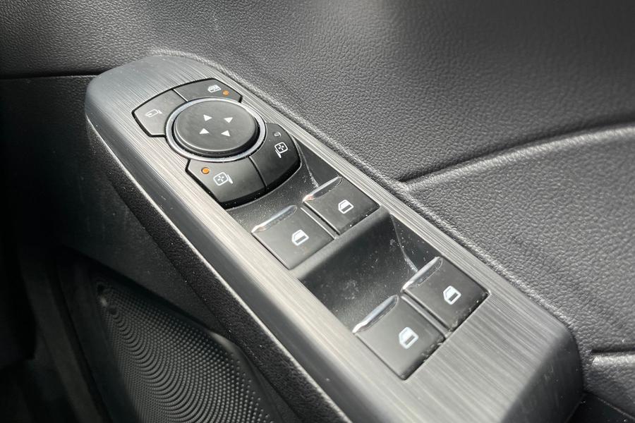 Ford Kuga Photo autoimg-45d45e4a4a42becd2df78602faa283da0071f549.jpg