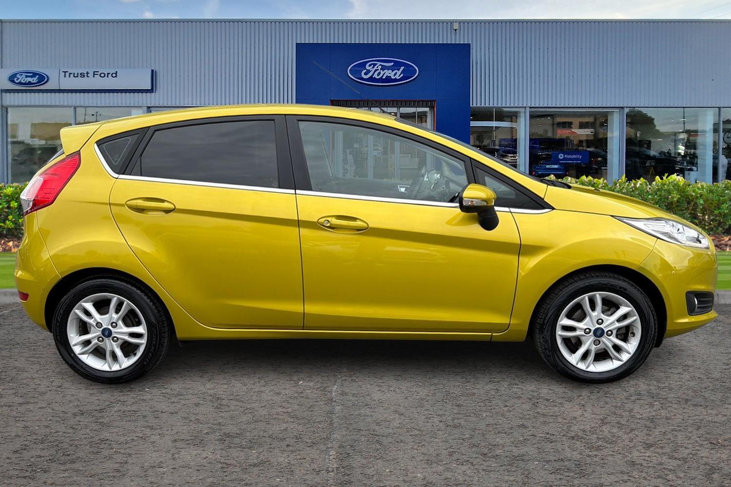 Ford FIESTA Photo 2