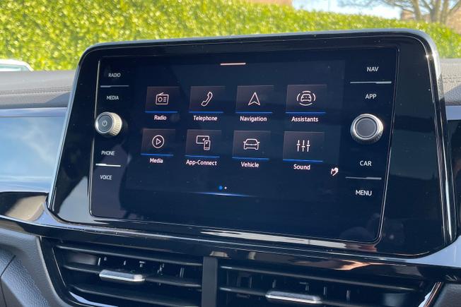 VOLKSWAGEN T-Roc Photo 28