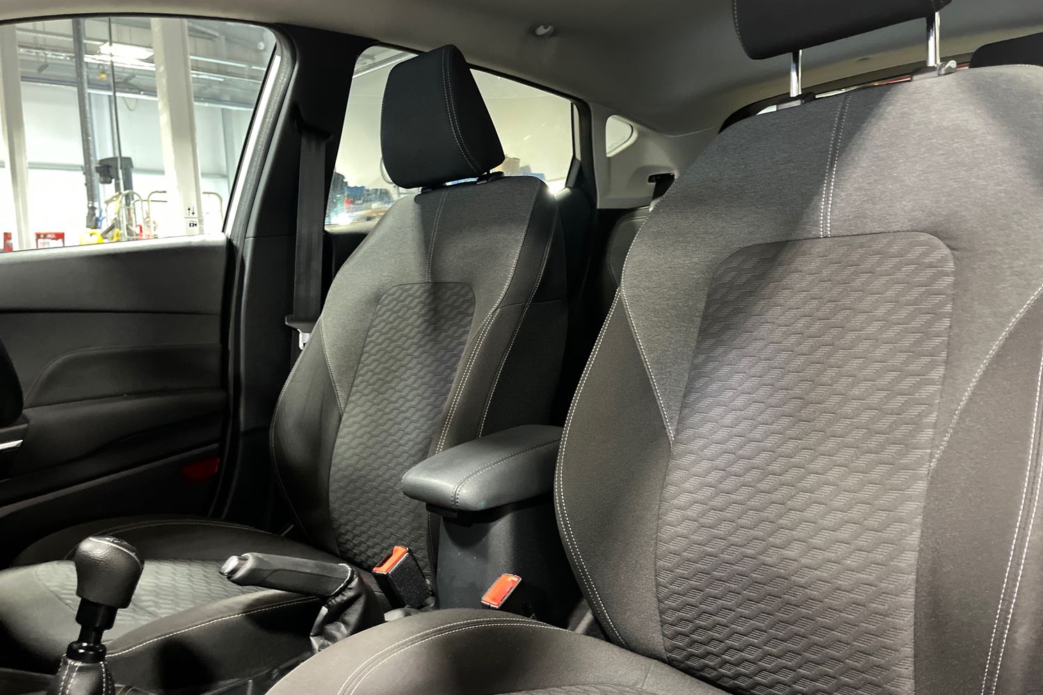 Ford FIESTA Photo 18