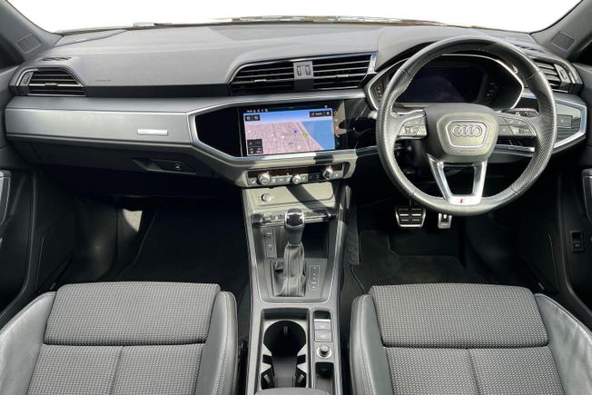 AUDI Q3 Photo 10