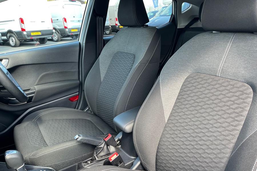 Ford FIESTA Photo autoimg-45dfd21f8b06bb28af7e9550637fc63cad59e8ad.jpg