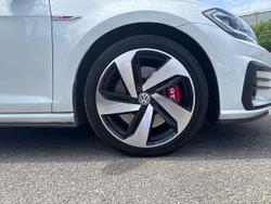 VOLKSWAGEN Golf Photo 5
