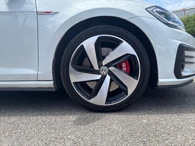VOLKSWAGEN Golf Photo 5