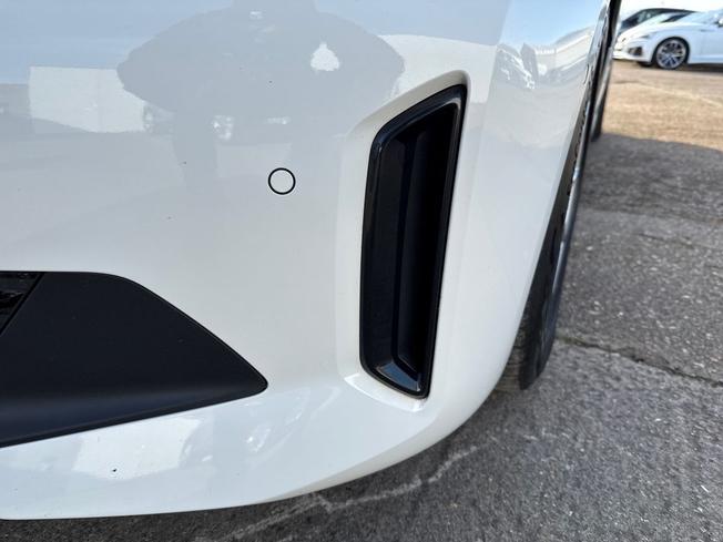 BMW I4 Photo 30