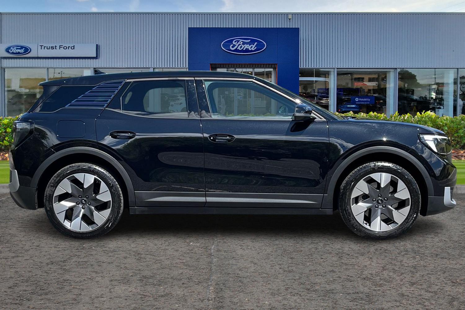 Ford Explorer Photo 2