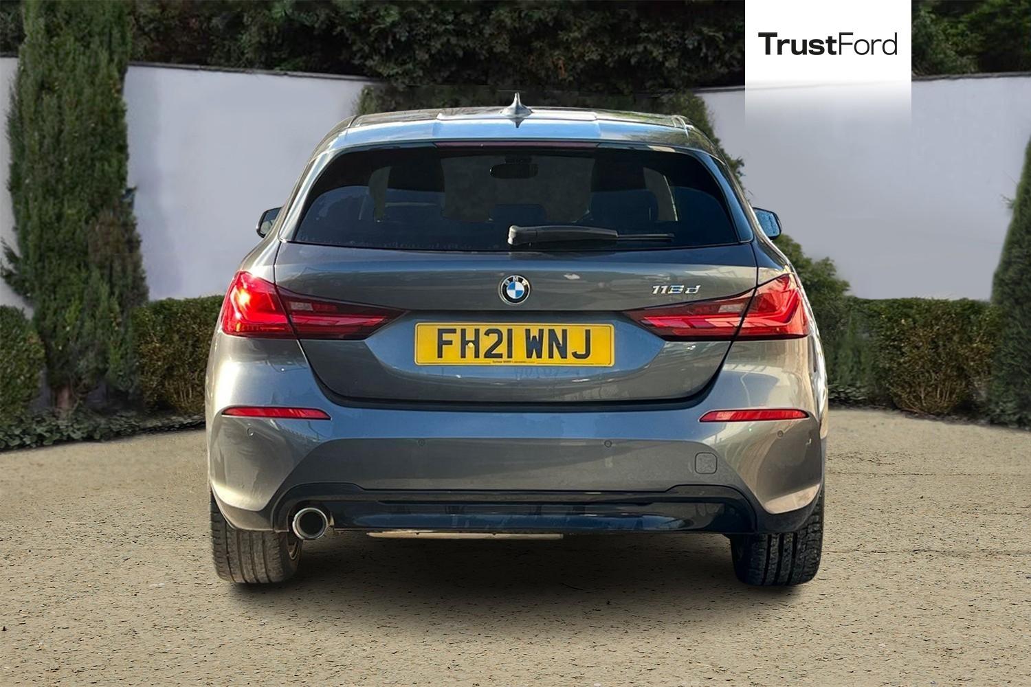 BMW 1 SERIES Photo 6