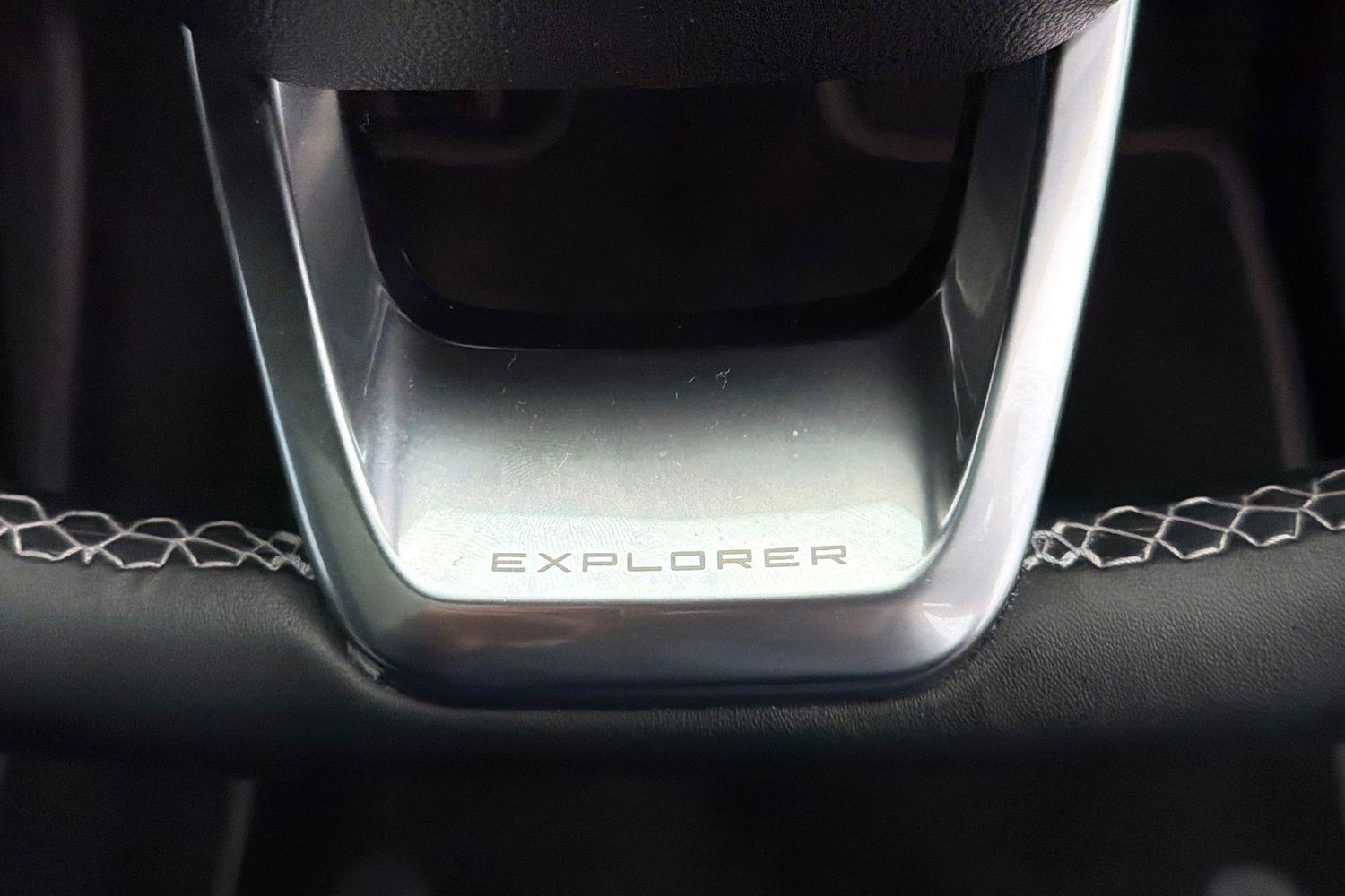 Ford EXPLORER Photo 34