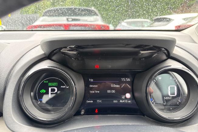 TOYOTA Yaris Photo 15