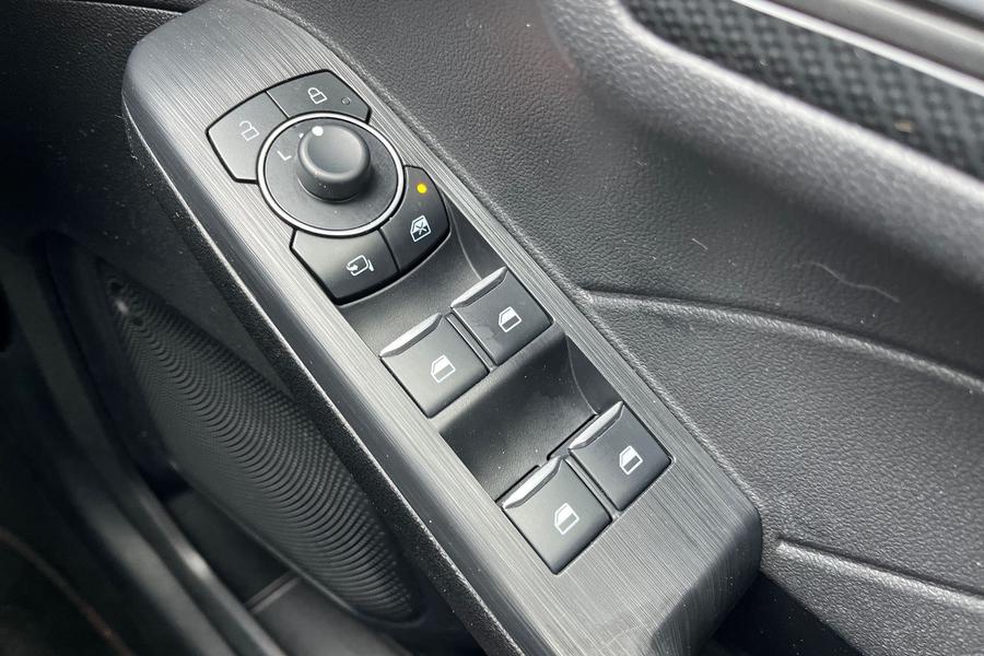 Ford KUGA Photo autoimg-45f5e8a982a435bc52ed21d08c1451d2757f693e.jpg