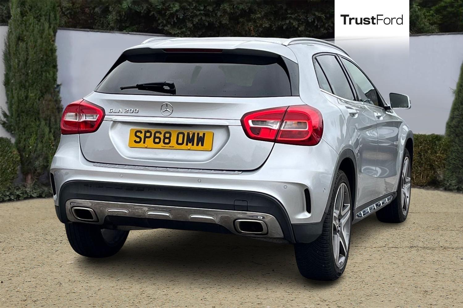 Mercedes-Benz GLA Photo 3