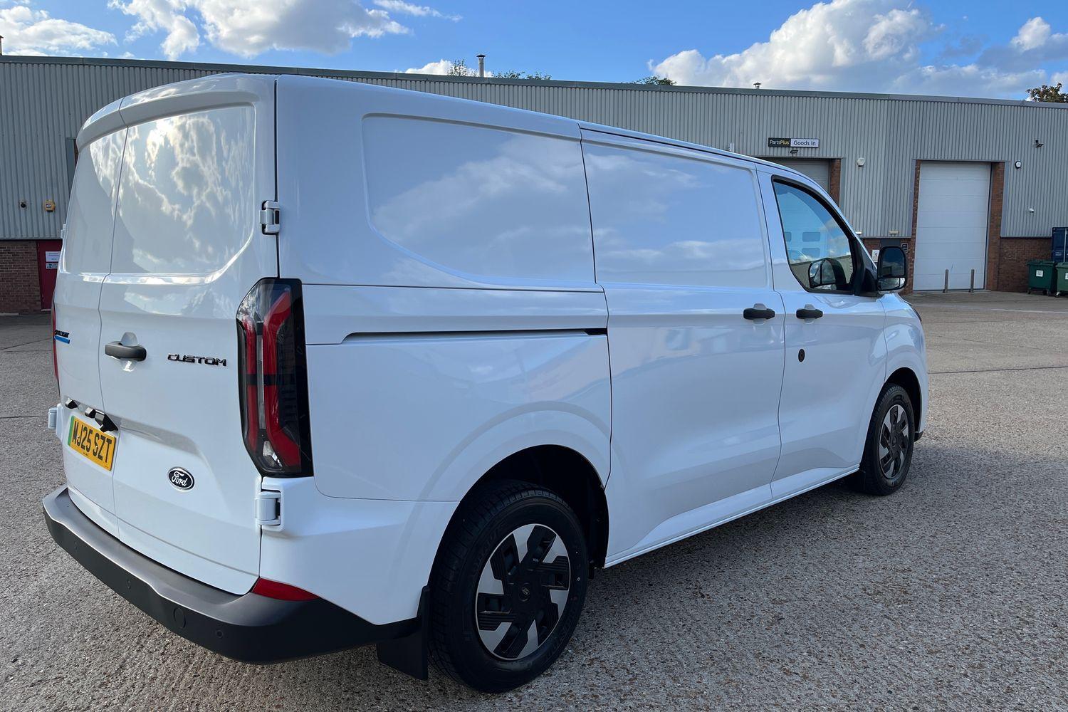 Ford E-TRANSIT CUSTOM Photo 6