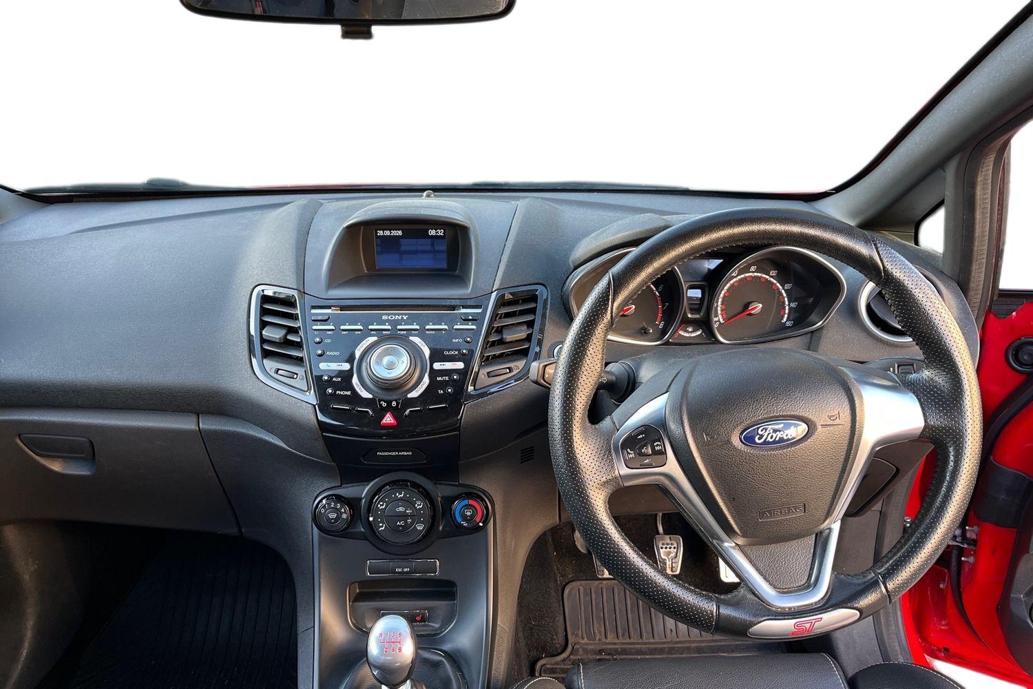 Ford FIESTA Photo 10