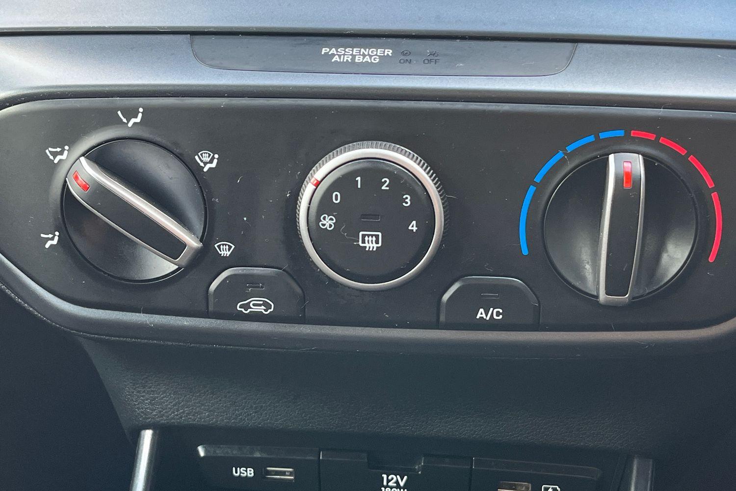 Hyundai BAYON Photo 37