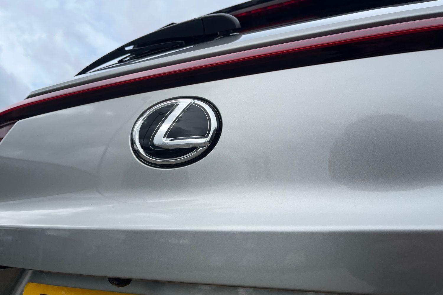 Lexus UX Photo 38