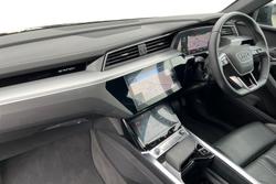 AUDI e-tron Photo 2
