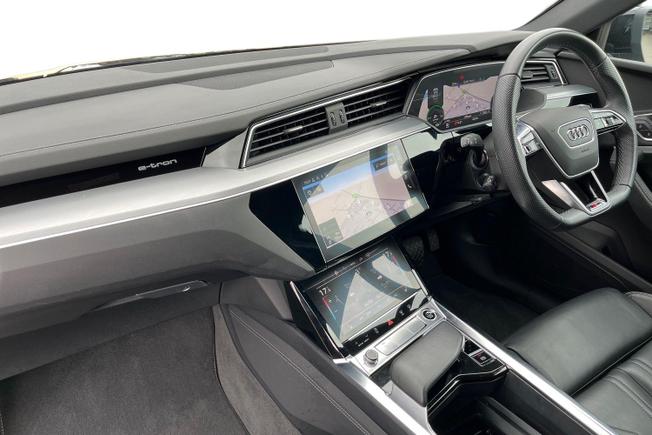 AUDI e-tron Photo 2