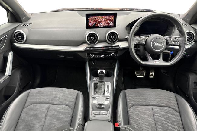 AUDI Sq2 Photo 10
