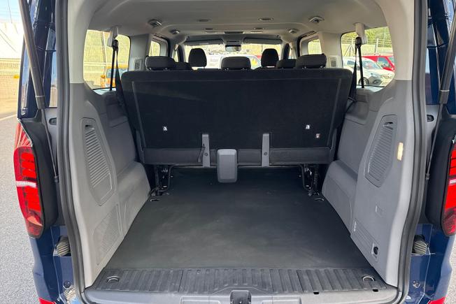 VOLKSWAGEN Transporter Shuttle Photo 12