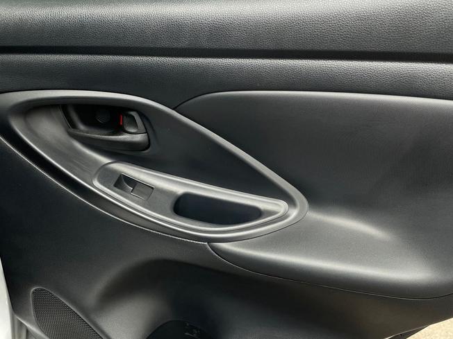 Toyota Yaris Photo 33
