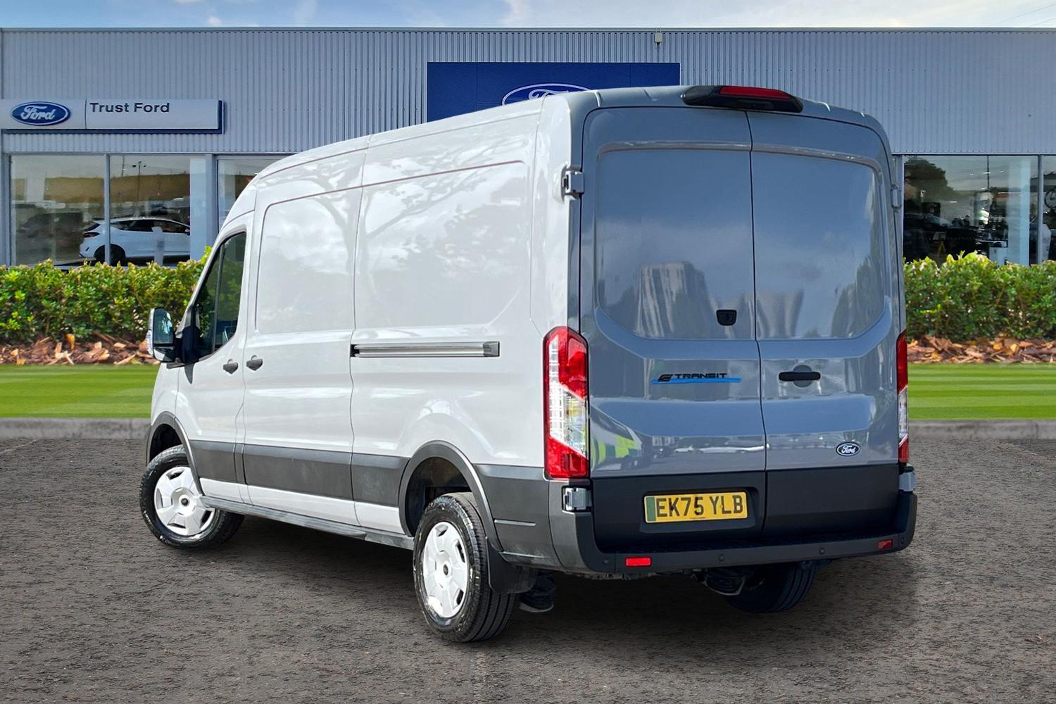 Ford E-TRANSIT Photo 1