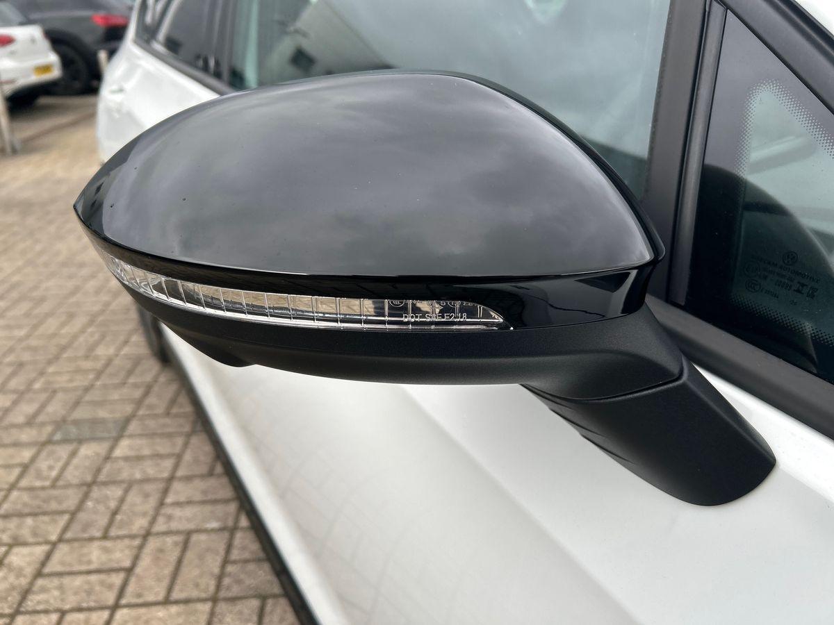 Volkswagen Golf Photo autoimg-460a2b285447fa679430cb551bbbb81a9758e494.jpg