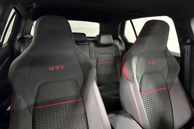VOLKSWAGEN Golf Photo 25