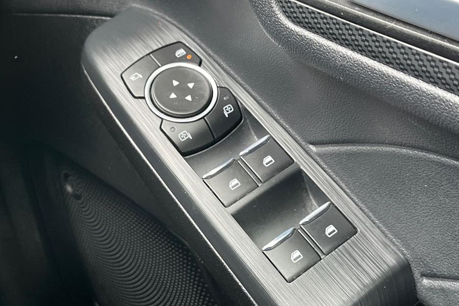 Ford KUGA Photo autoimg-460bad61773989e07298996f8f289e84c2c0380c.jpg