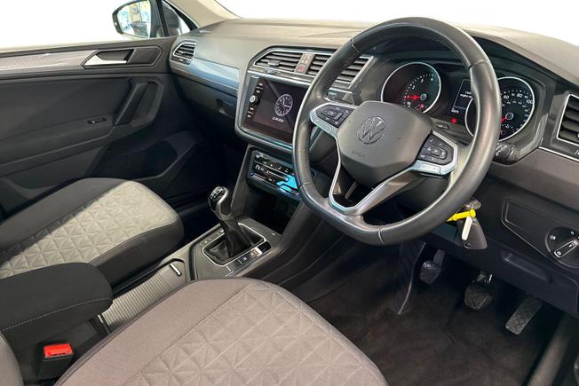 VOLKSWAGEN Tiguan Photo 6