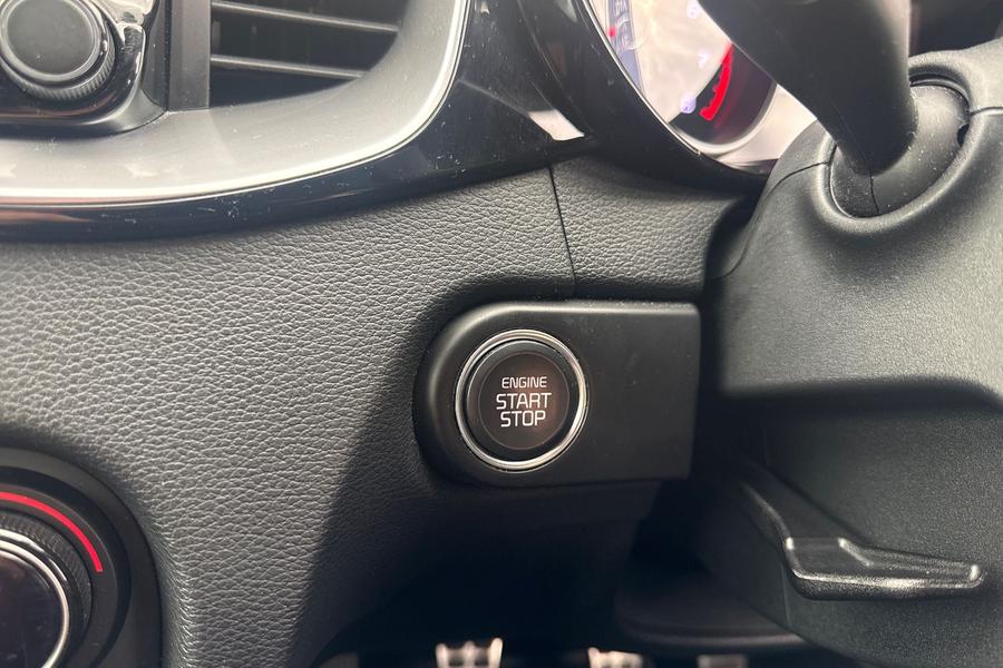 Kia CEED Photo autoimg-46113f46477ee8f8c2339e7e66ccd9592ddf09f1.jpg