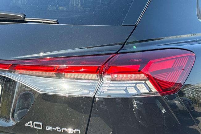 AUDI  Q4 SUV Photo 18