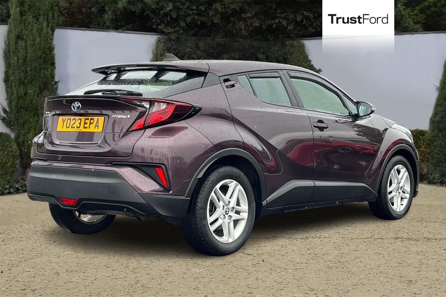 Toyota C-HR Photo 3