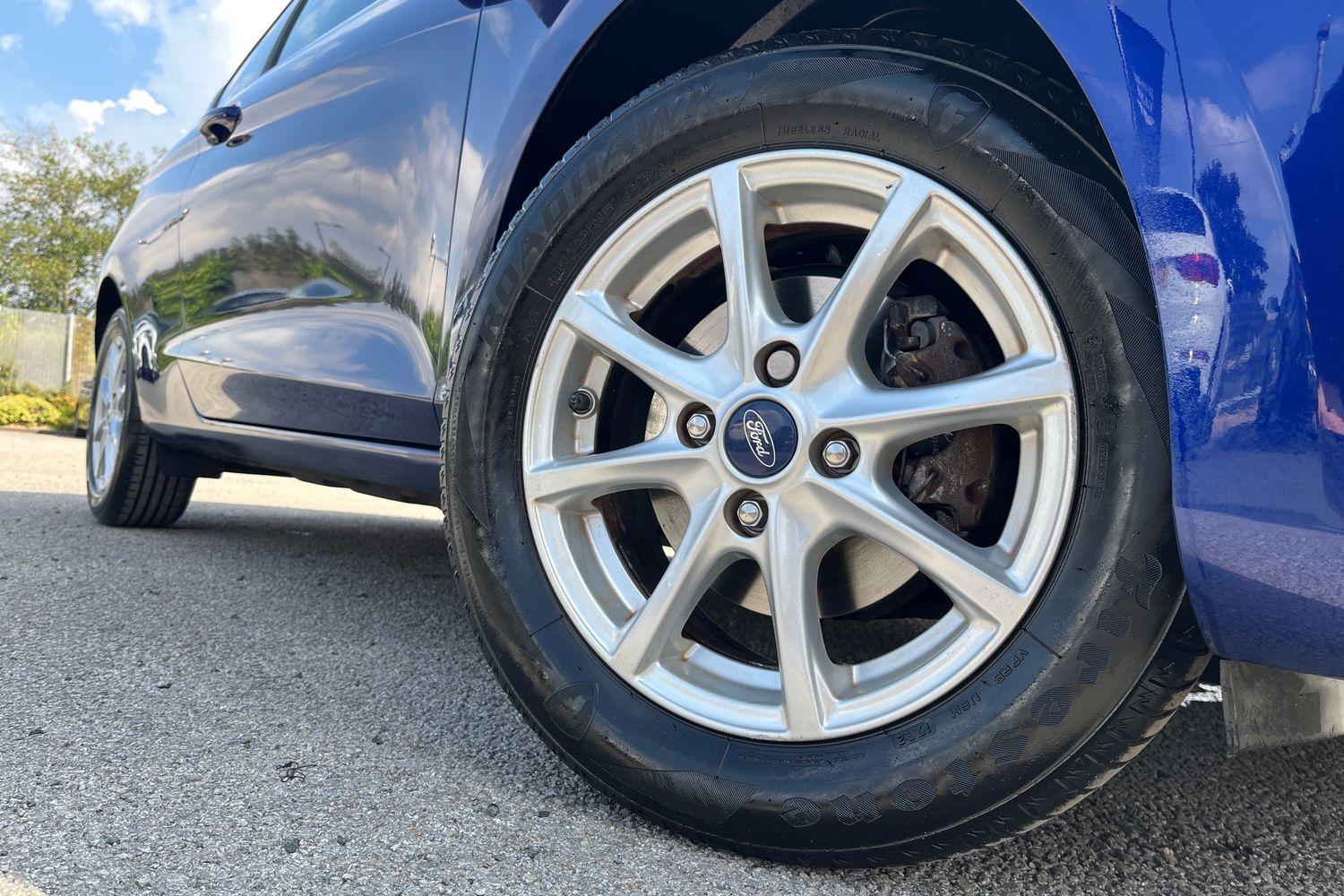 Ford Fiesta Photo 7