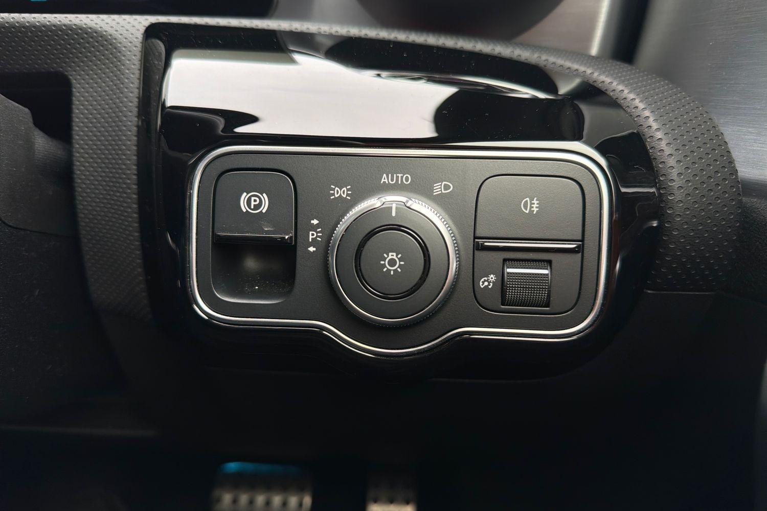 Mercedes-Benz A CLASS Photo 36