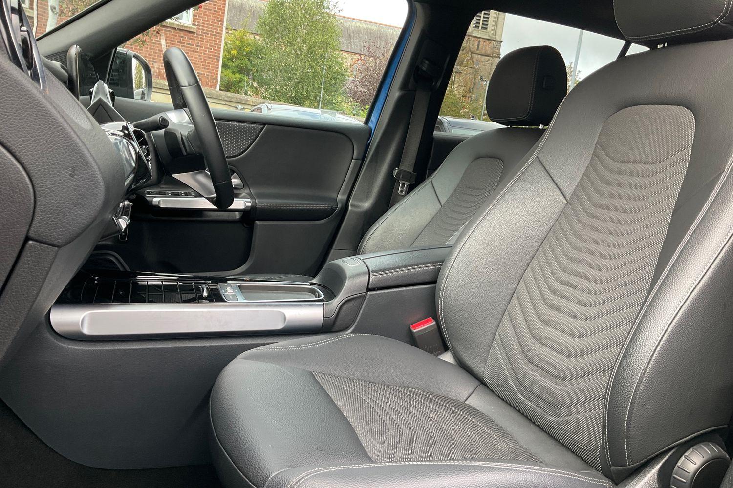 Mercedes-Benz GLB Photo 18