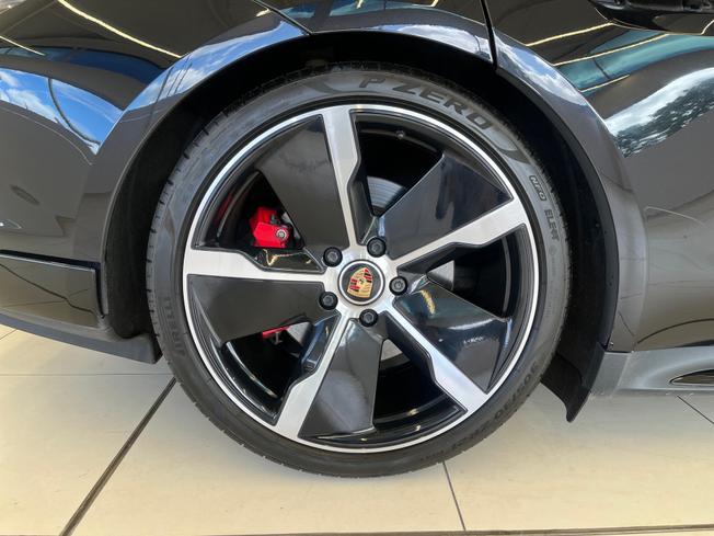 PORSCHE Taycan Photo 24