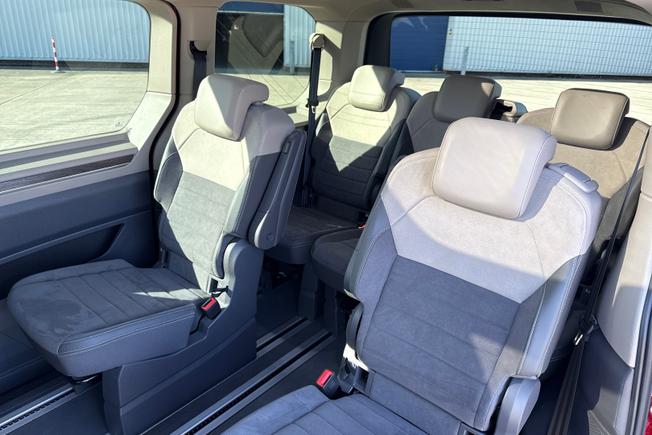 VOLKSWAGEN Multivan Photo 9