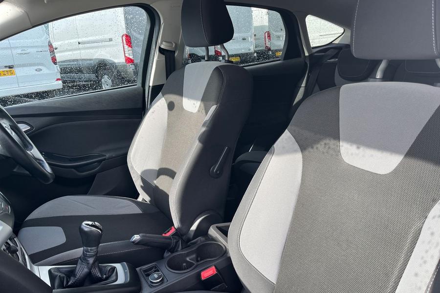 Ford FOCUS Photo autoimg-464fdcc6e79def46dda15c06ec2cdfe193dd3354.jpg