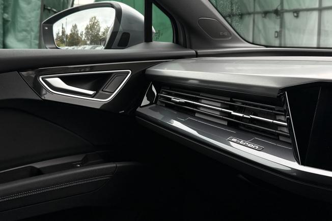 AUDI Q4 e-tron Photo 34