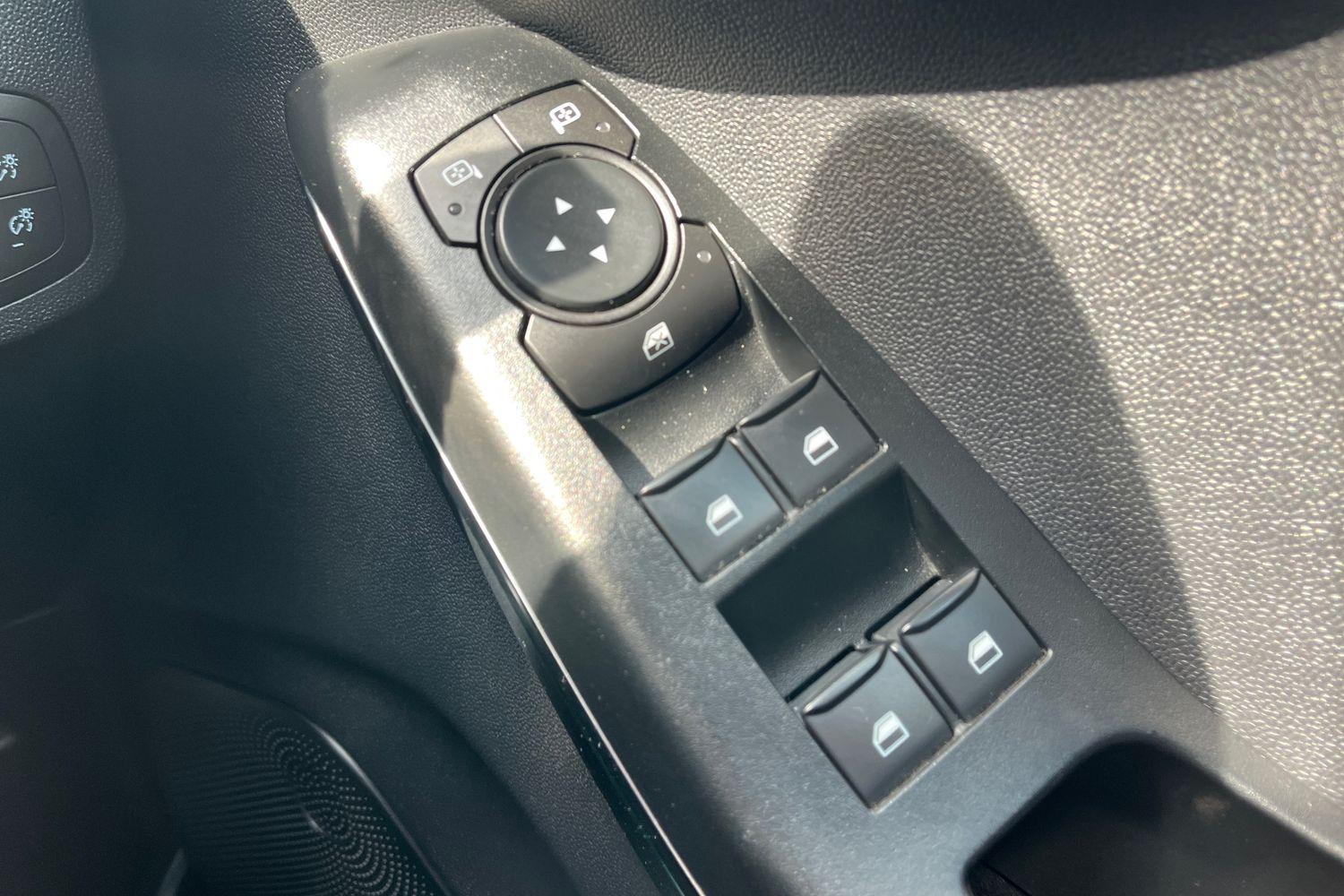 Ford Fiesta Photo 15