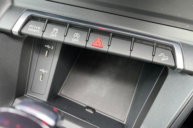 AUDI Q3 Photo 21